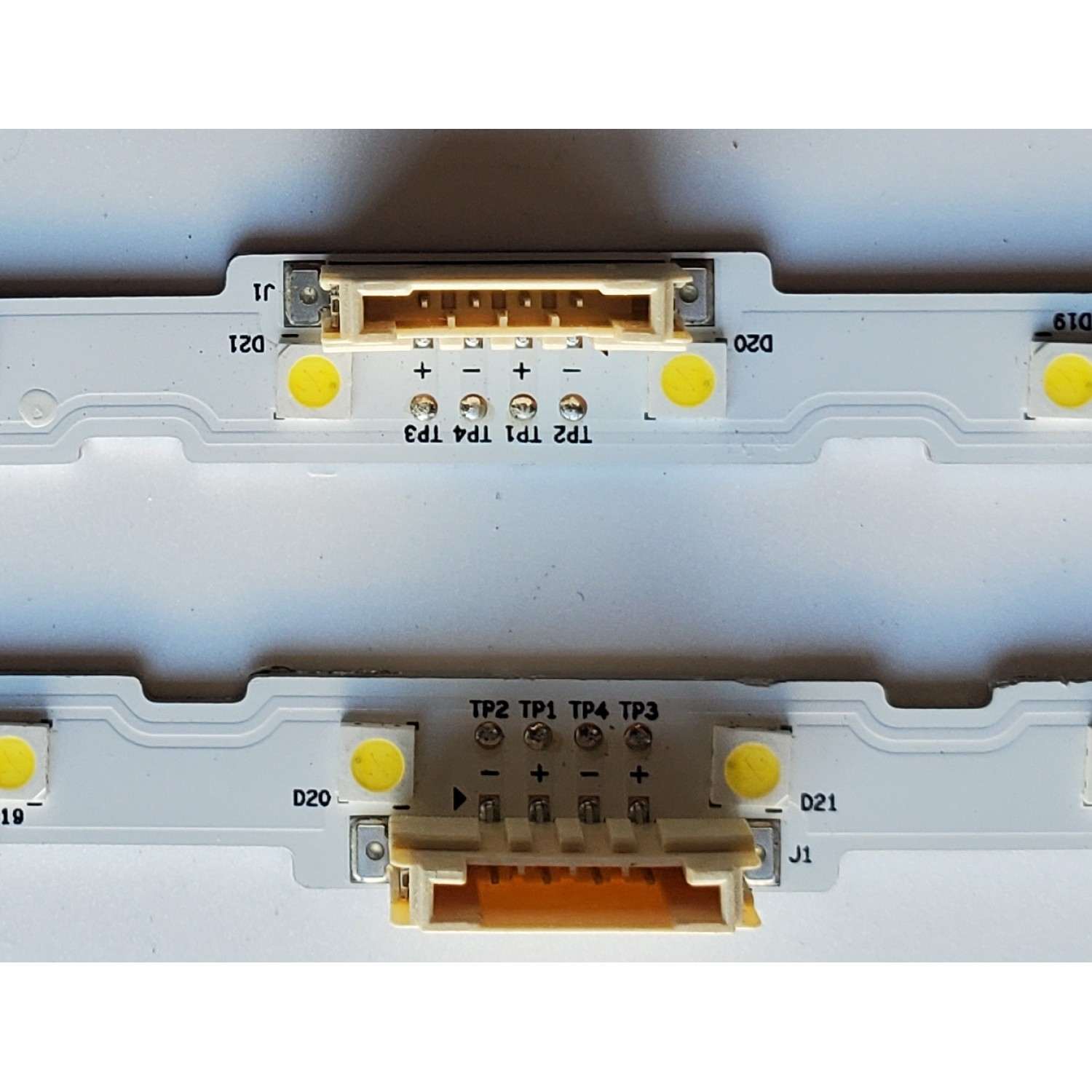 KIT DE LED'S PARA TV SAMSUNG (2 PIEZAS) / NUMERO DE PARTE BN96-45913A / 45913A / AOT_55_NU7300_NU7100_2X40_3030C_D6T_2D1_20S2P / PANEL'S  CY-CN055HGLV2H / CY-NN055HGHV6H / MODELOS UN55NU7090 / UN55NU7100 / UN55NU740D ( MAS MODELOS EN DESCRIPCION ) - Imagen 3